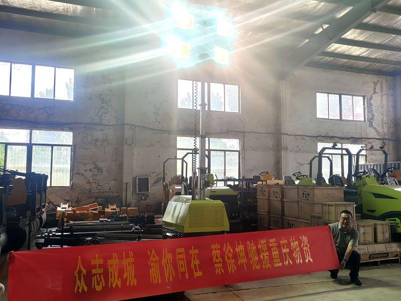 蔡徐坤為重慶捐贈奔馬照明車等救災物資，傳遞偶像正能量