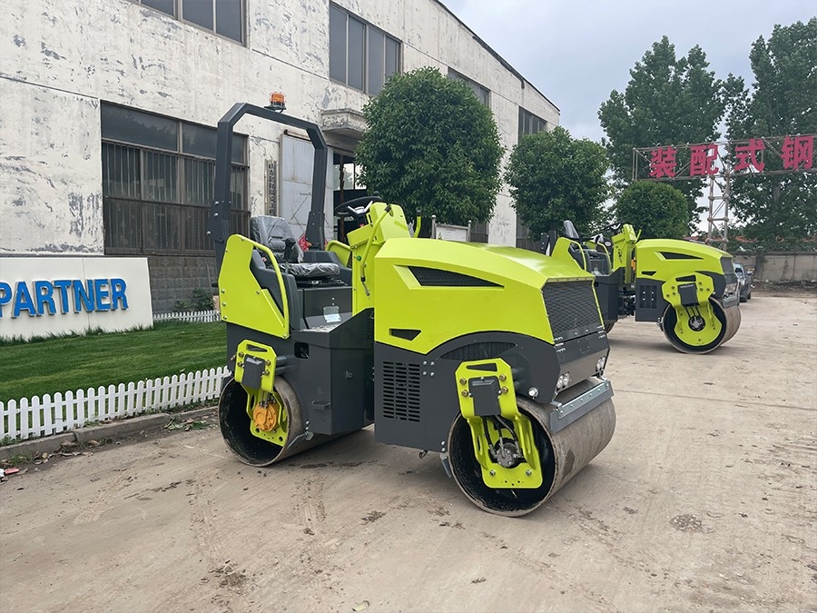 新款3噸小型座駕式壓路機(jī)BM3000